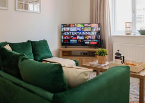 Cosy Modern Flat with Secure Free Parking & Wifi